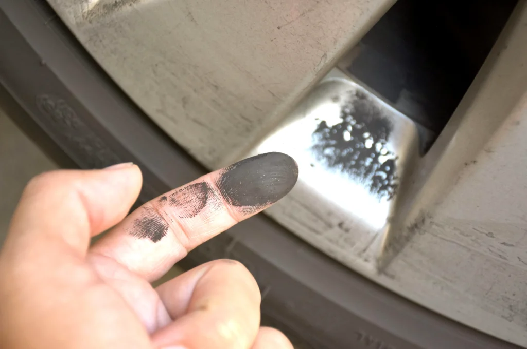 Polvo de pastillas de freno más dañino que emisiones diésel
